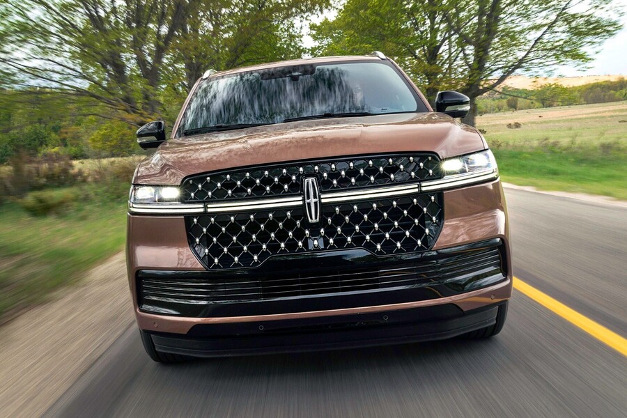 2025 Lincoln Navigator First Drive: Luxury Meets Performance in a Tech-Laden, Pricey Package