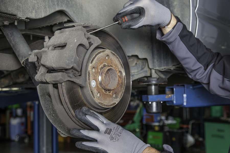 When to Change Brake Pads: Signs & Schedulec